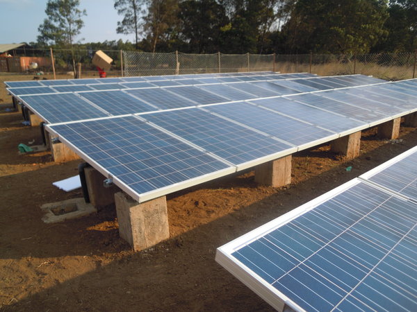 Impianto fotovoltaico da 19,74 kWp realizzato all'ospedale di Ikelu in Tanzania 